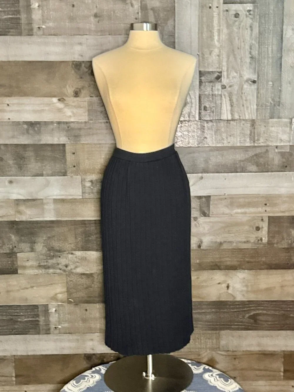 Thackery black pleated maxi skirt large vintage 90s business casual feminine